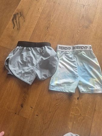2 Mädchen Sport Shorts Grösse 110/116