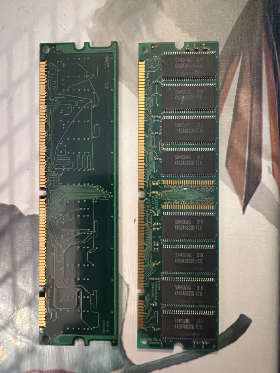 Samsung Mémoires / RAM: RAM PC100 – Défectueux à Martigny par capri2800 1