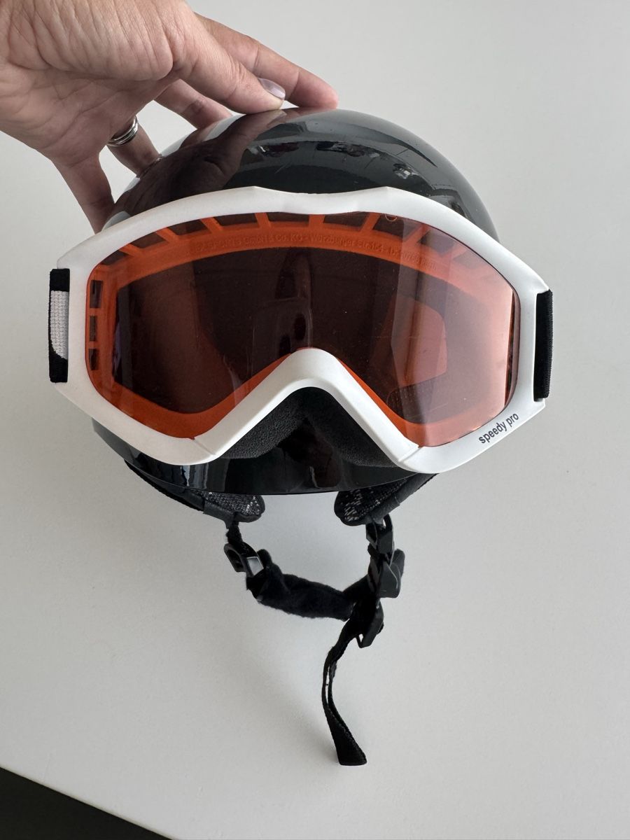 Sci: Skihelm Uvex schwarz mit Skibrille  – Usato da Olten venduto da LailaC82 1