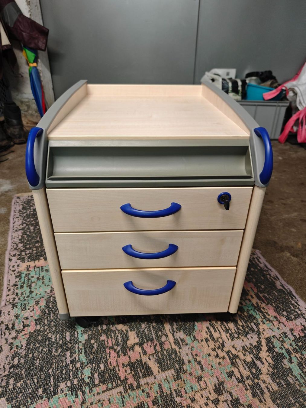 Moll Banconi: Rollcontainer Marke Moll mit blauen Details – Usato da Boswil venduto da Alex0013