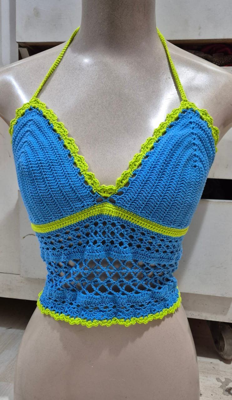 Tops: Gehäkeltes Top in Blau, Grösse M – Neuf (Voir description) à Zürich par Rahel066