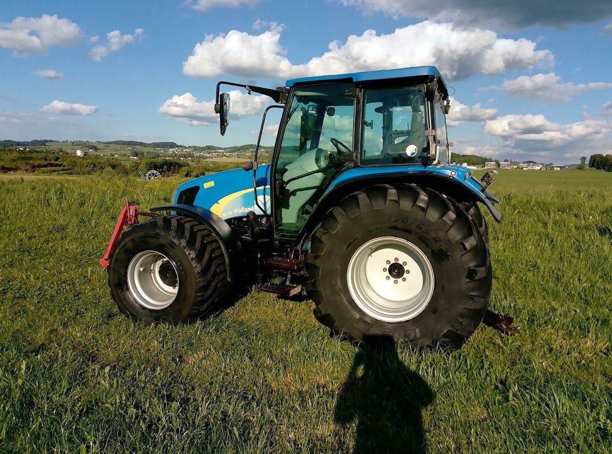 New Holland Traktoren: New Holland Traktor – Gebraucht aus Gossau SG von DHNG 1