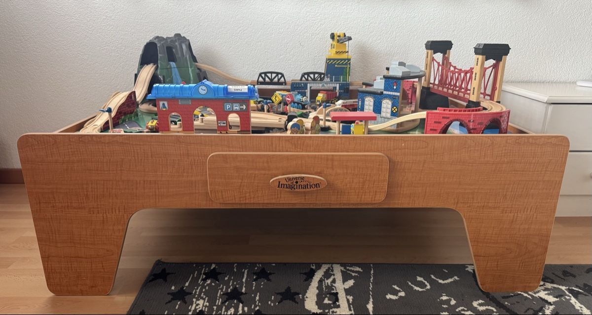 Giocattoli: Spieltisch und Holzeisenbahn Imagination – Usato da Winterberg ZH venduto da Grischa78 1