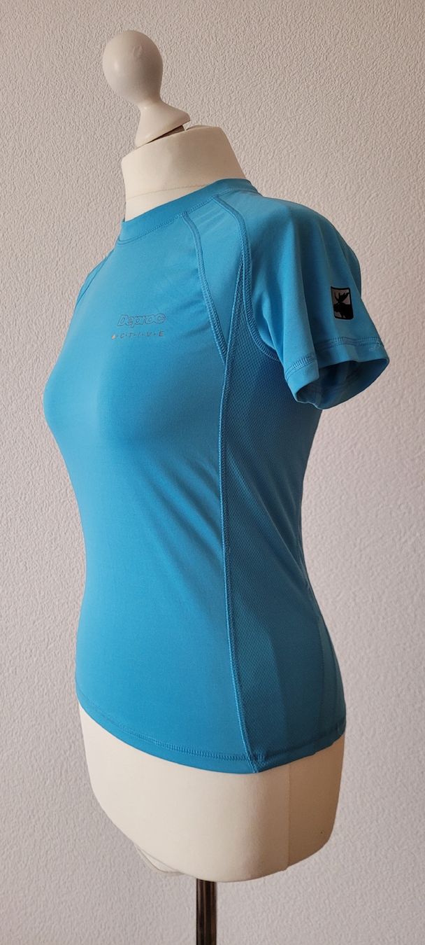 Leibchen & Hosen: Funktionsshirt von deproc – Gebraucht aus Herisau von Yyyoga