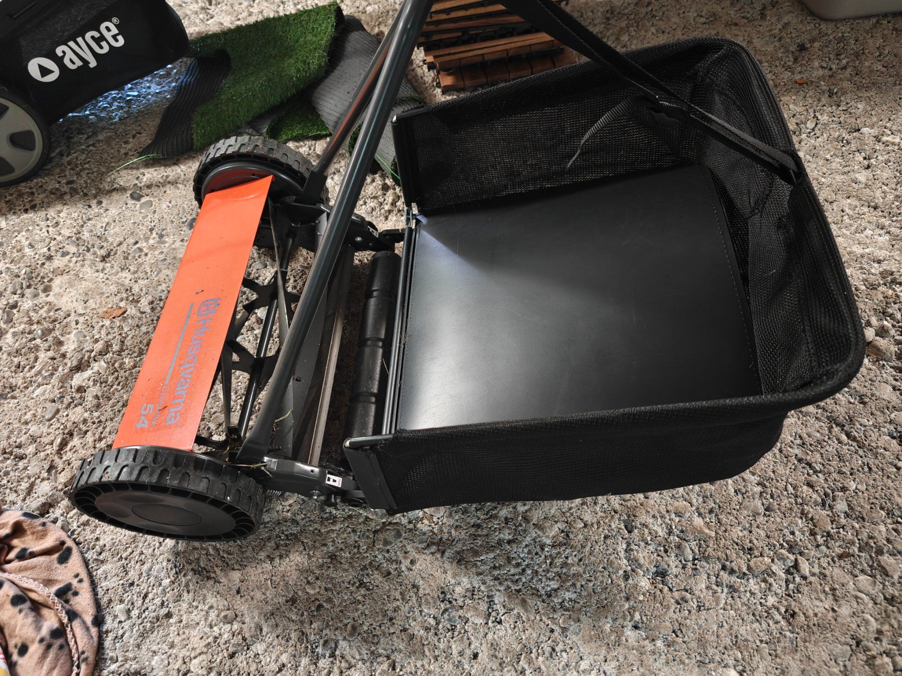 Husqvarna Tagliaerba: Husqvarna Handrasenmäher 54 + Grasfänger – Usato da Bonstetten venduto da Zuriko 1