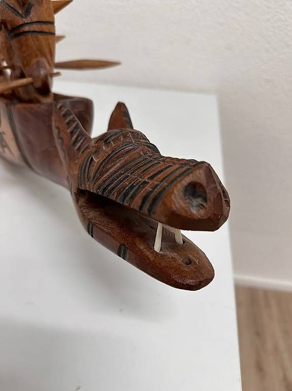 Tutte le decorazioni: Handgeschnitztes Holzboot mit Ruderfiguren – Usato da Obernau venduto da Arche_Noah_Brocki 2