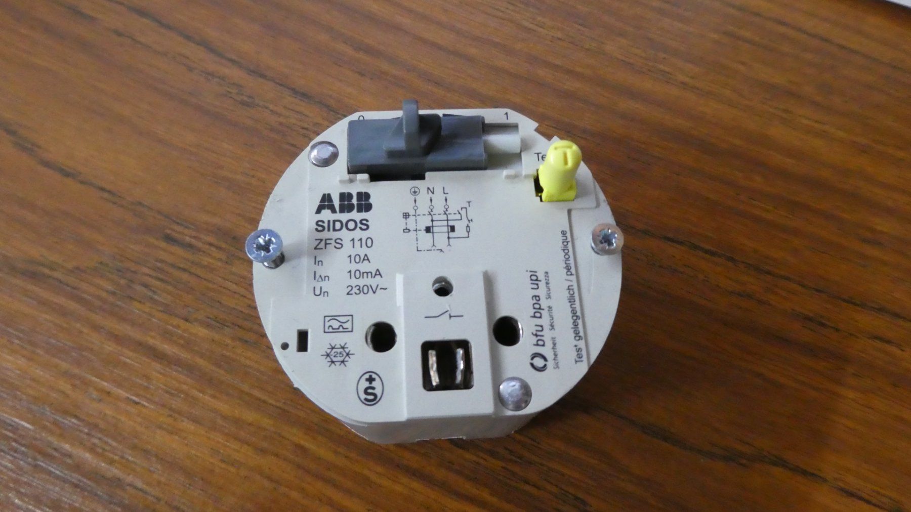 Stecker: FI SIDOS ABB ZFS110 im Aufputz Gehäuse – Gebraucht aus Lausen von Vectrex1 1