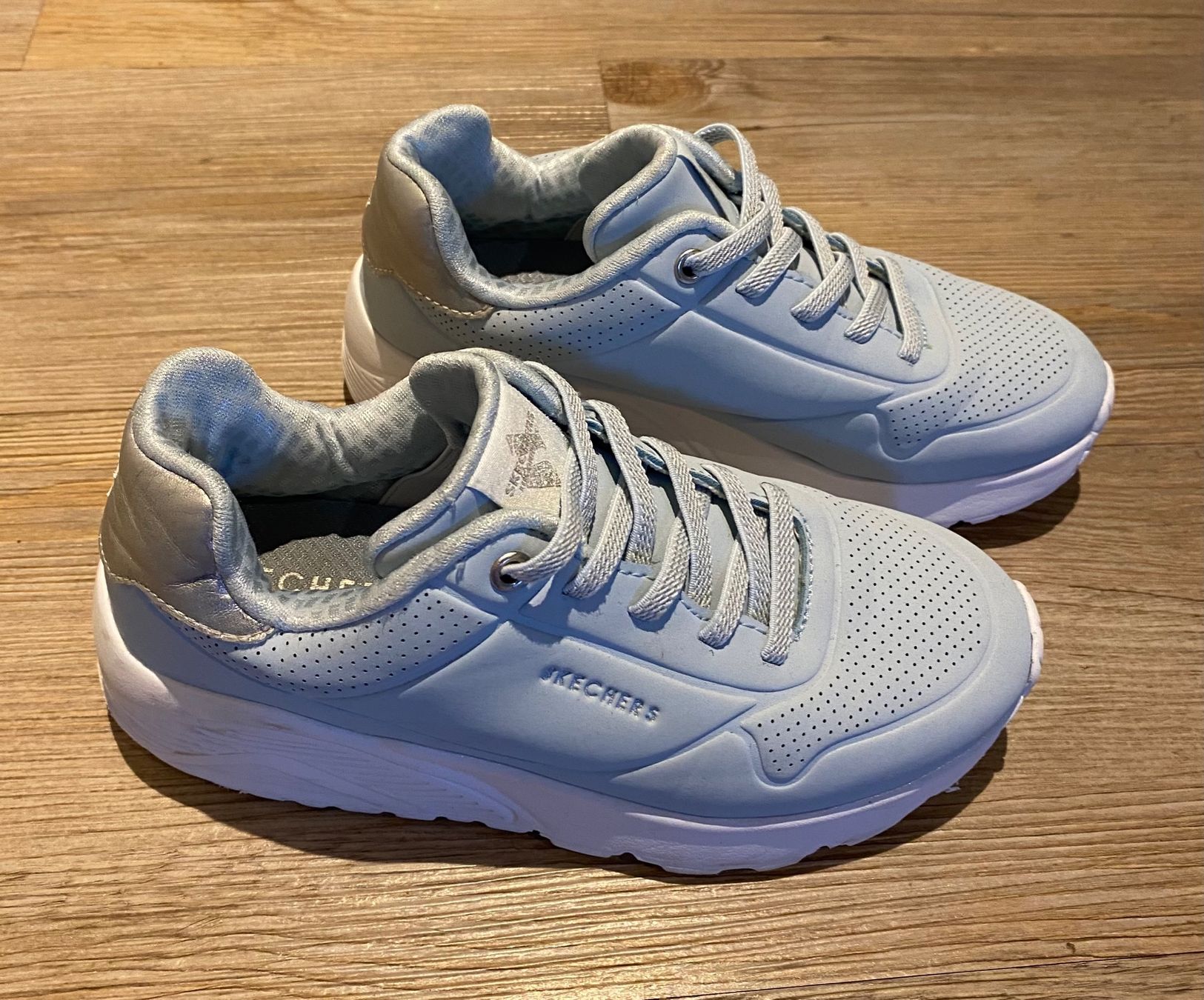 Skechers Scarpe per ragazze: Skechers Sneaker Uno lite 33 – Usato da Killwangen venduto da Sommer15 2