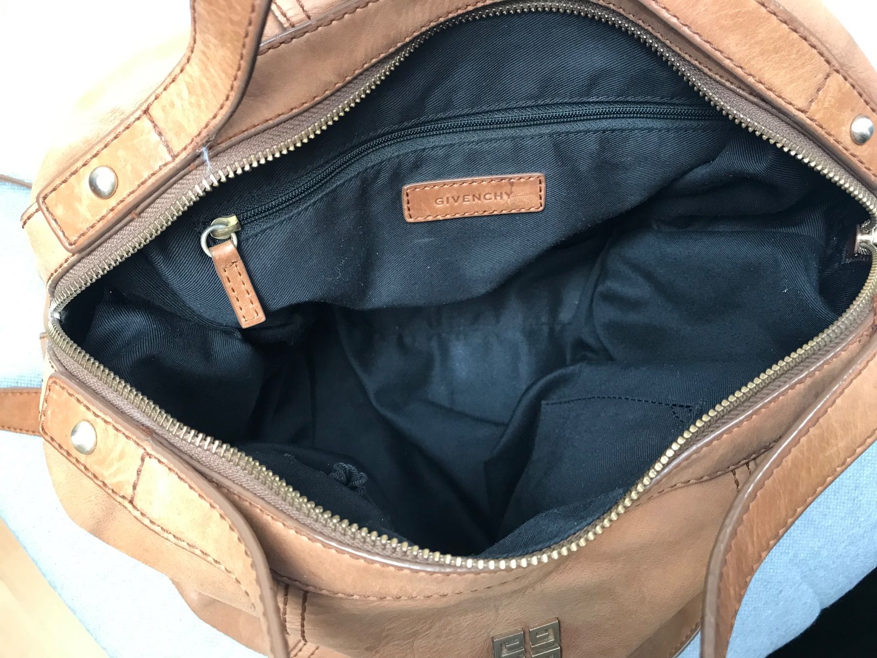 Givenchy Borse da donna: Sac Givenchy cognac – Usato da Basel venduto da Maria-Alexa 6