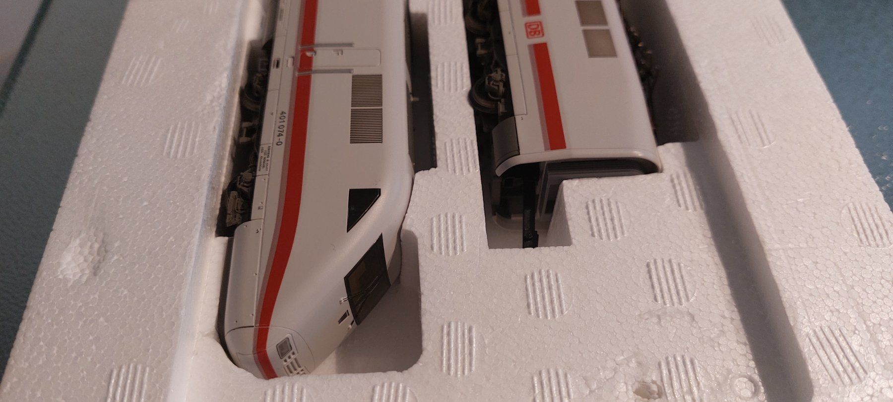 Fleischmann Modellini di ferrovie: Fleischmann 4450 - ICE 1 InterCityExpress DB/SBB – Usato da Rotkreuz venduto da MOBAHN-1zu87 4