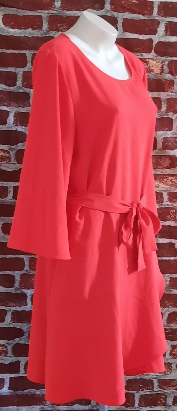 Avant Premiere Kleider: AVANT PREMIERE edles Midikleid rot Gr.44 – Neu (gemäss Beschreibung) aus Seuzach von VT-Collections1