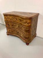 Kommode Nussbaum Furnier mit Intarsien 4 Schubladen Antik