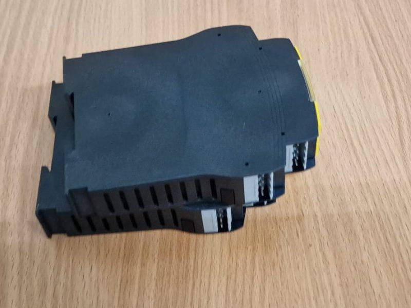 Componenti elettronici: 2x Schmersal AES1337 24V Sicherheitsrelais – Usato da Chur venduto da shop.chur 4