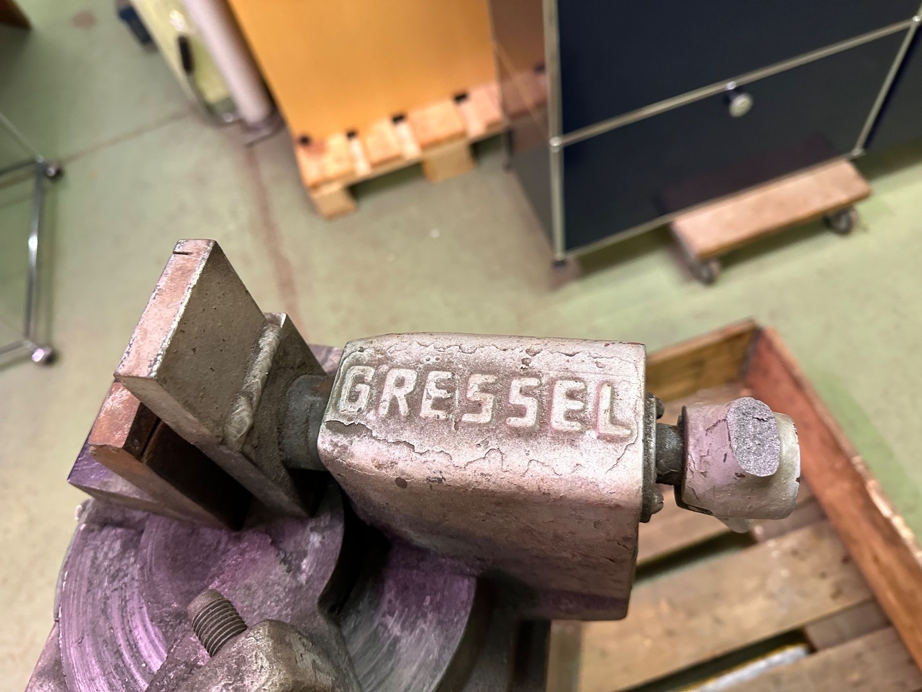 Gressel Tutti gli attrezzi: %Gressel Biegeapparat inkl Sockel – Usato da Necker venduto da liq24 2