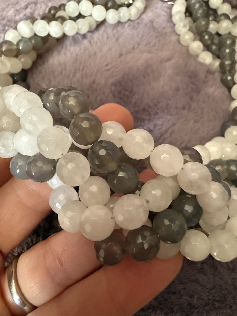Catenine: Collier multi-rangs en agate grise et blanche, chic! – Usato da Aire-la-Ville venduto da Luxury_dressing 2