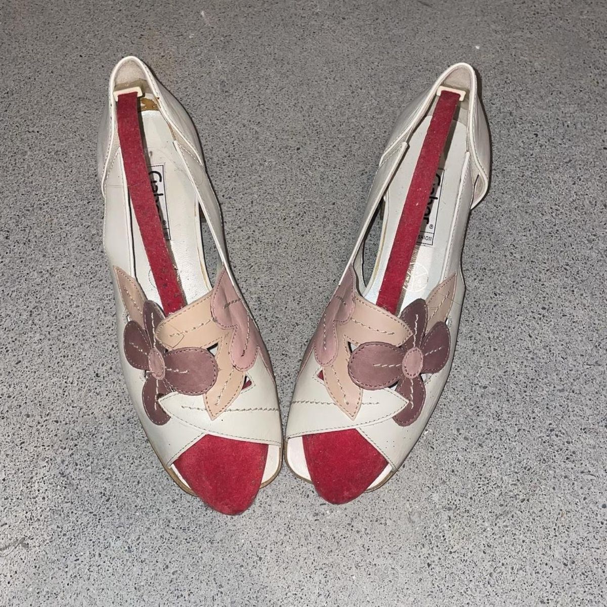 Damenschuhe: Heels with flowers – Gebraucht aus Mettmenstetten von ram_9jx5
