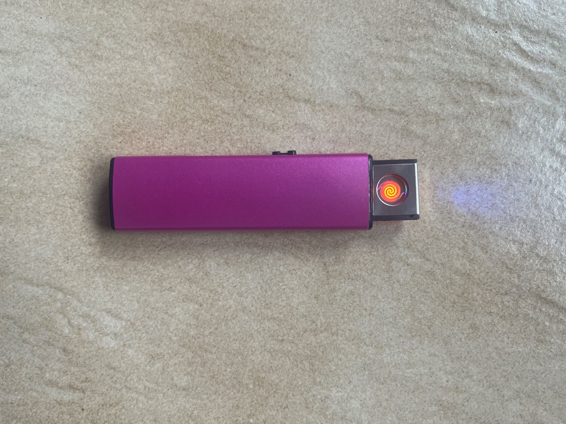 Accendini: Briquet rechargeable par USB neuf rose – Nuovo (secondo la descrizione) da Vernayaz venduto da Darkfrost