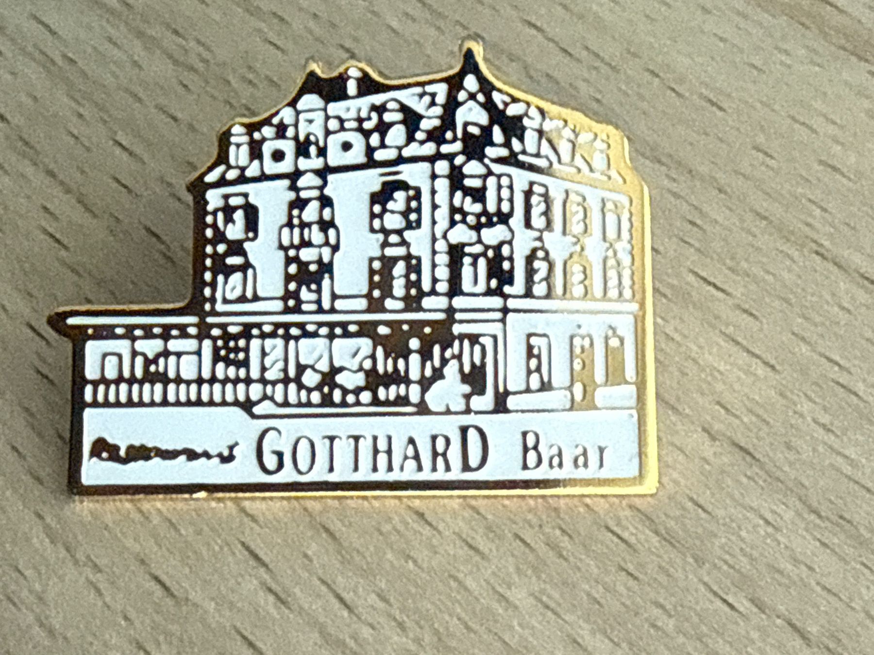 Plaquettes & Badges: Pin Restaurant Gotthard Baar – D'occasion à Glattbrugg par Schweigmatt