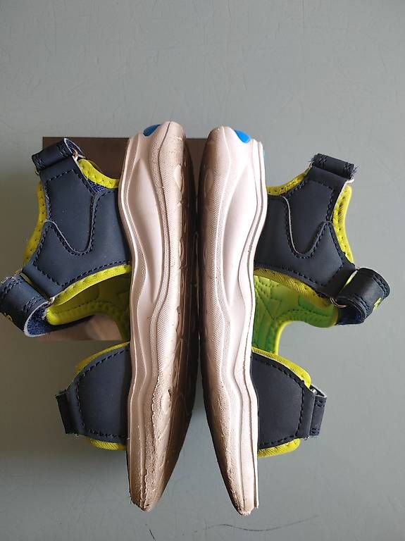 Scarpe per ragazzi: Sandales enfants taille 29 – Usato da Bière venduto da bla_b9zg 1