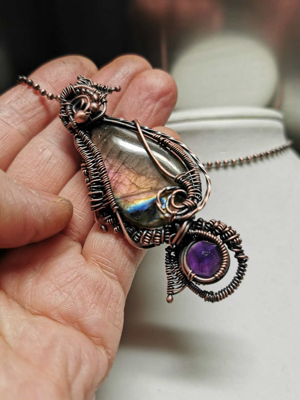 Ciondoli: Handgemachter Labradorit & Amethyst Kupferdraht Anhänger ... – Nuovo e nell'imballaggio originale da Oberglatt ZH venduto da JulFul
