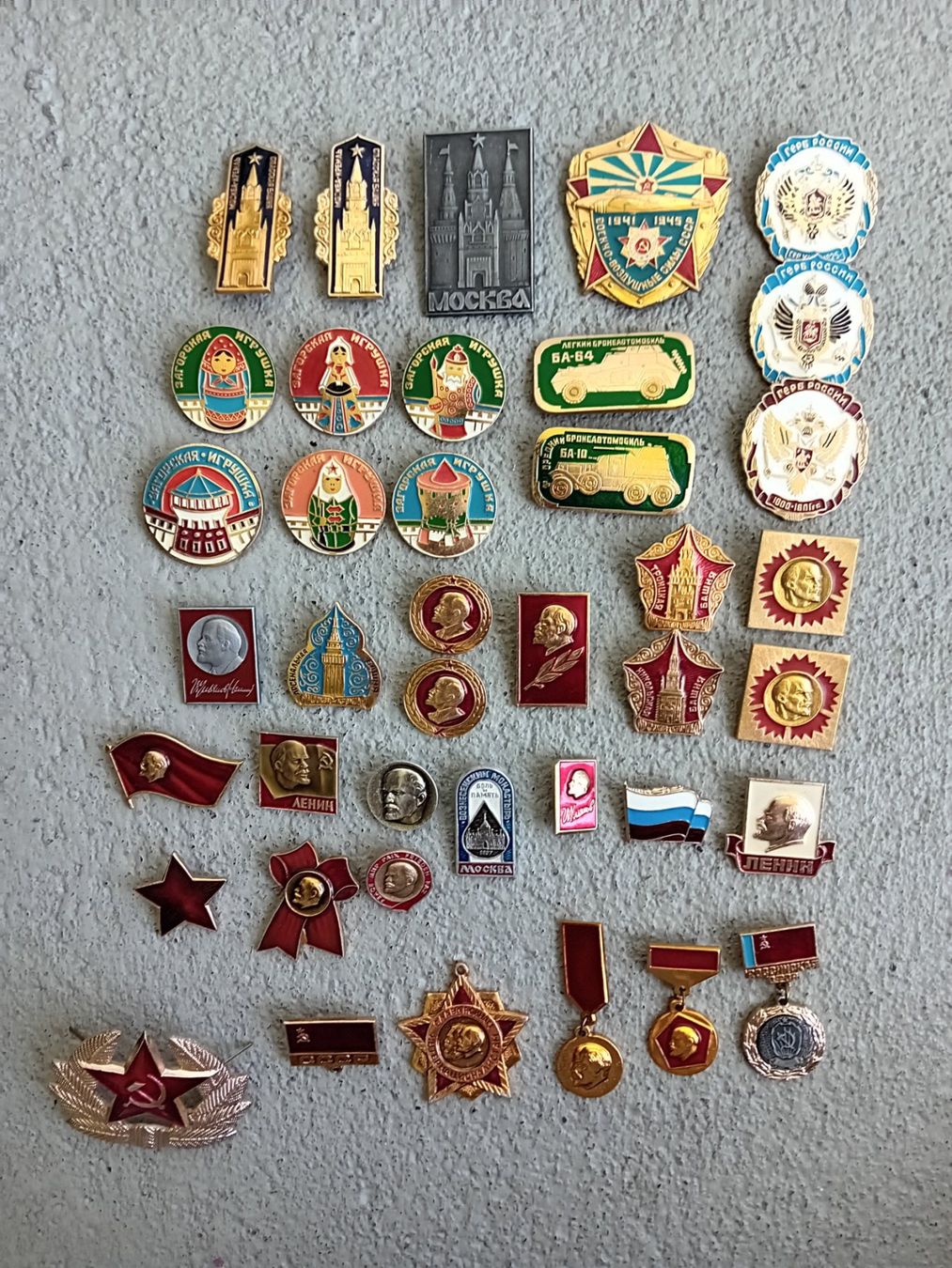 Plaketten & Abzeichen: Russische Abzeichen lot 40stk. – Neu (gemäss Beschreibung) aus Kriens von