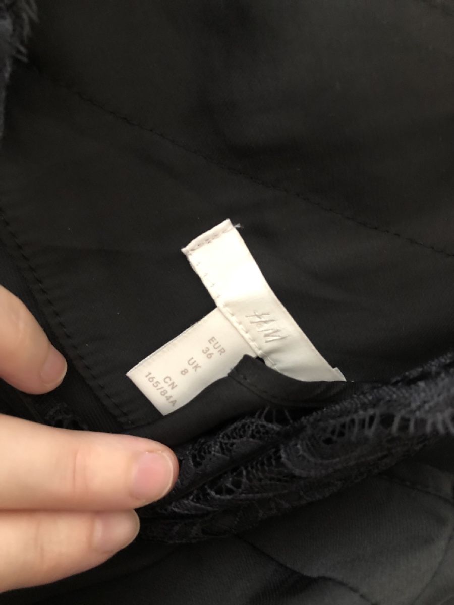 H&M Top: Top en satin et dentelle H&M – Nuovo (secondo la descrizione) da Onex venduto da kattrina 1