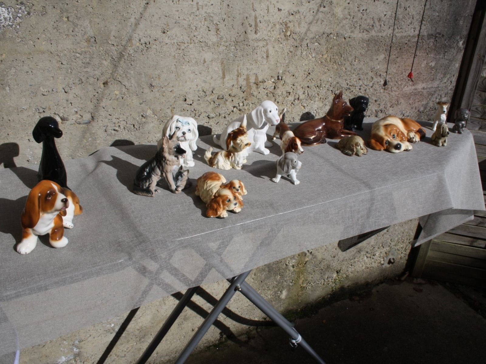 Statuette: HUNDE FIGUR / EN EINE GANZE SAMMLUNG – Usato da Wauwil venduto da Pneuedy 7