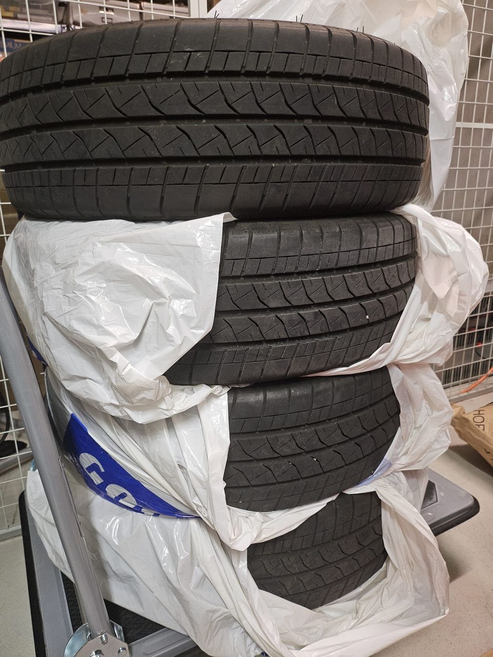 Pneumatici & Ruote complete: Bridgestone 215/60 R17 C Sommerpneu – Usato da Volketswil venduto da true_story