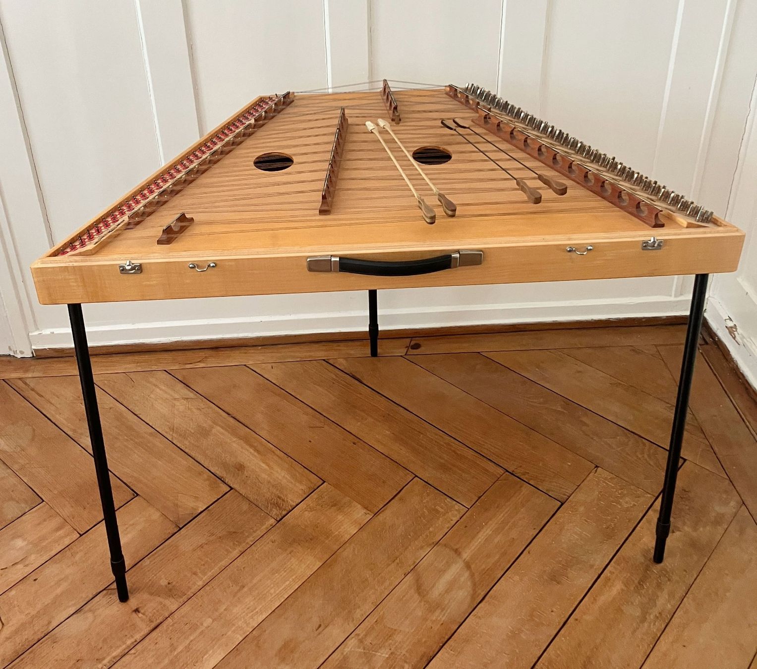 Strumenti musicali: Systematisch chromatisches Hackbrett – Usato da zürich venduto da Simott 8