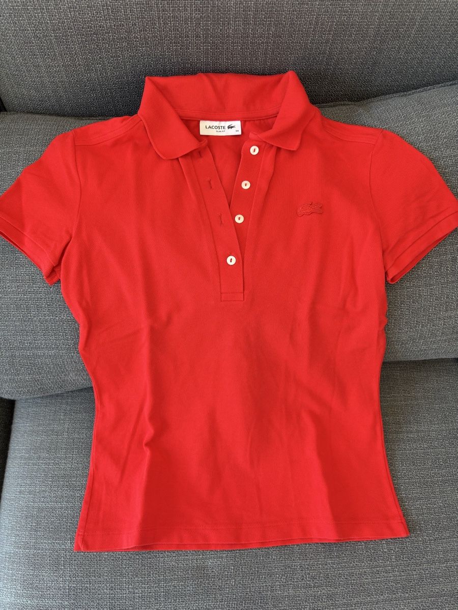 Lacoste T-Shirts: T-shirt Polo Lacoste rouge – Gebraucht aus Jongny von Rivierach