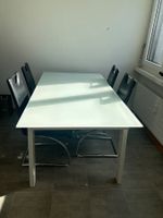 Ausziehbarer Esstisch mit 4 Stühlen