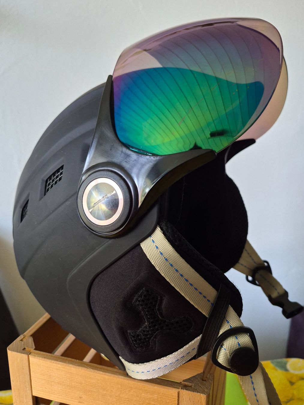 Helme: Skihelm Snowboardhelm mit Visier, Grösse M, Schwarz – Gebraucht aus Schluein von charly170906 1