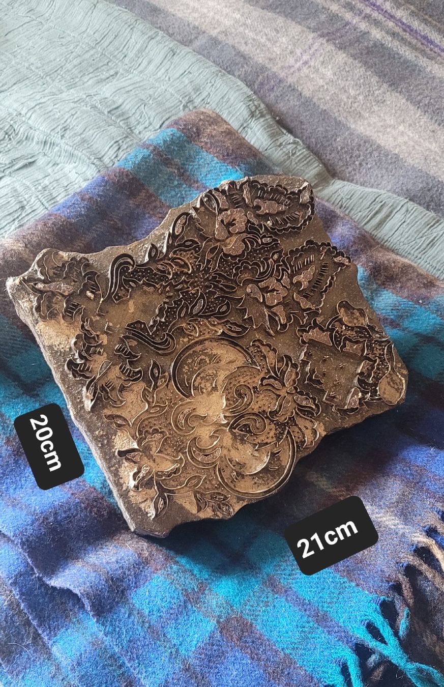 Timbri: Bloc d'impression textile ancien, décor floral unique – Usato da Genève venduto da uneautresaison 1