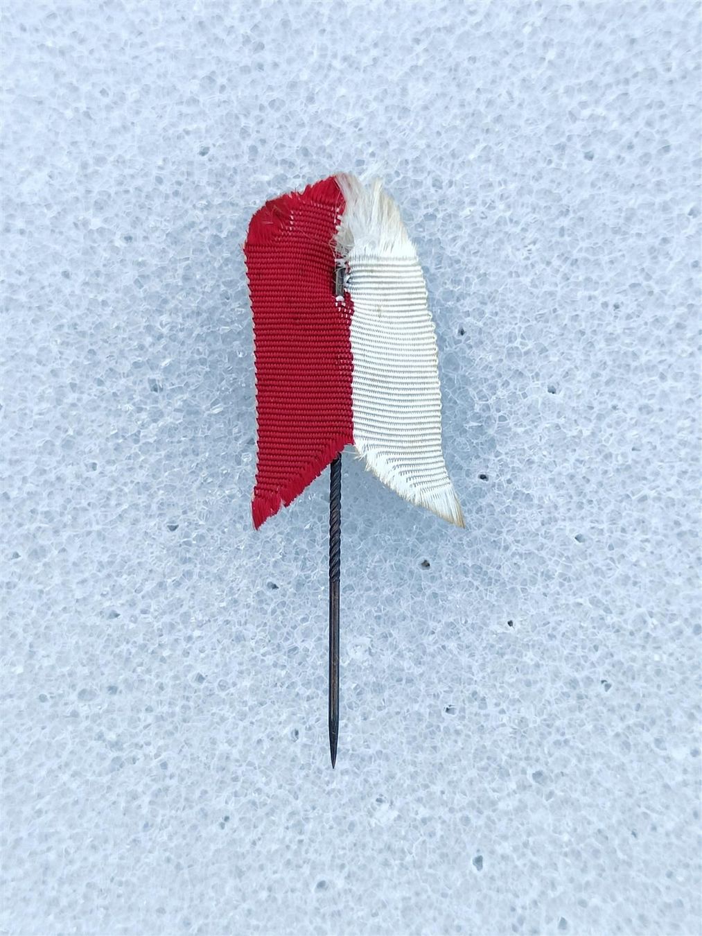 Placchette & Badge: Anstecknadel Äre mit Seidenband – Usato da Bauma venduto da SwissMilitaria 1