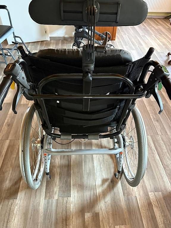 Sedie a rotelle: Magnifique Fauteuil roulant  – Usato da St-Prex venduto da catallache 1