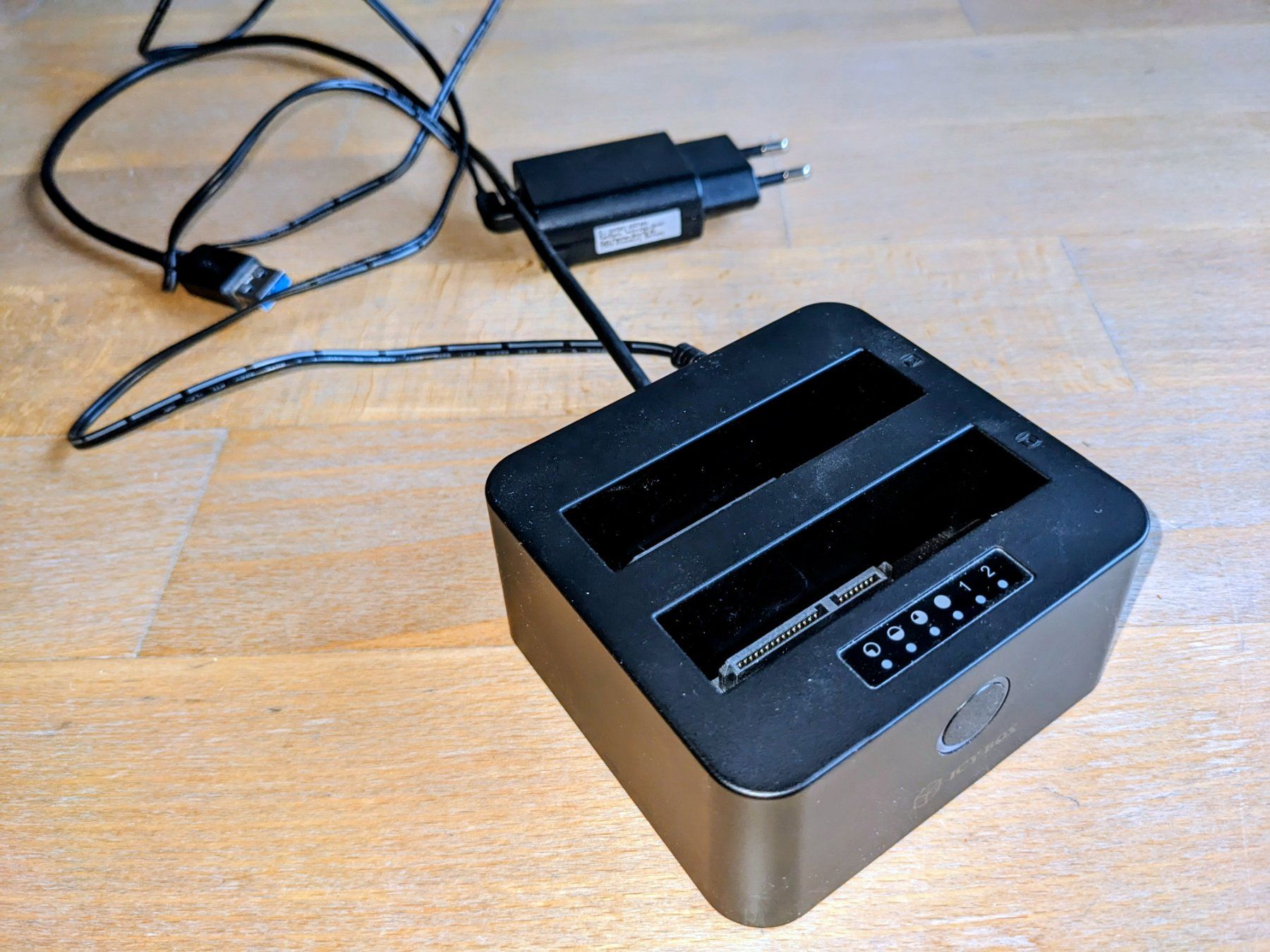 Docking station: Icy Box Ib-2502cl-U3 – Usato da Ruswil venduto da while 1