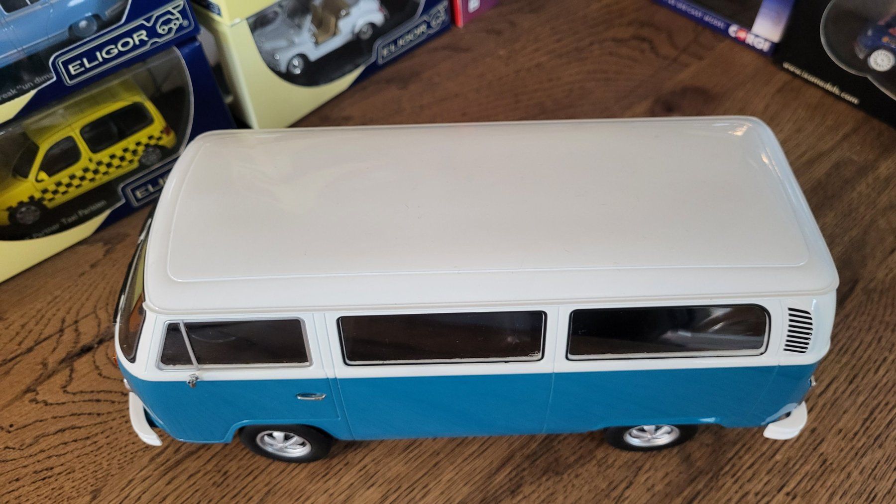 KK-Scale Modellini d'auto: VW T2b Bus 1:18 KK-Scale – Usato da Rothrist venduto da Juana5 4