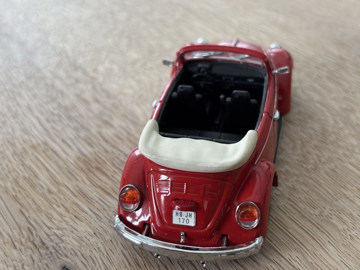Volkswagen Modellini d'auto: 1 VW**Käfer**Cabriolet**1:43** – Usato da Volketswil venduto da Car6 4