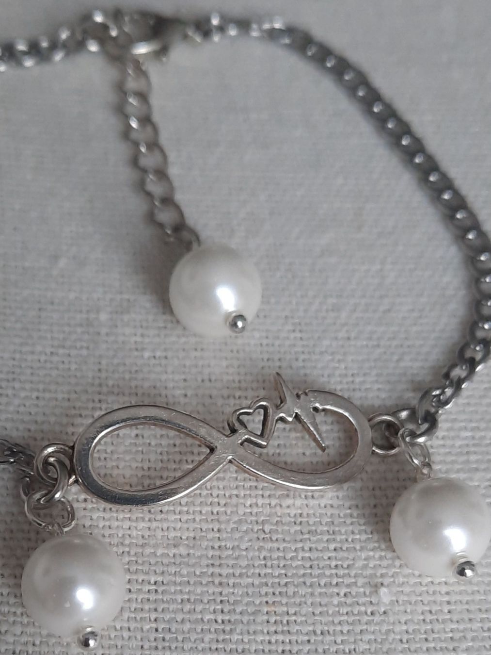 Armbänder & -reifen: Modisches Armband mit Unendlichkeitszeichen und Perlen – Neu (gemäss Beschreibung) aus Solothurn von lsc_pf99 9