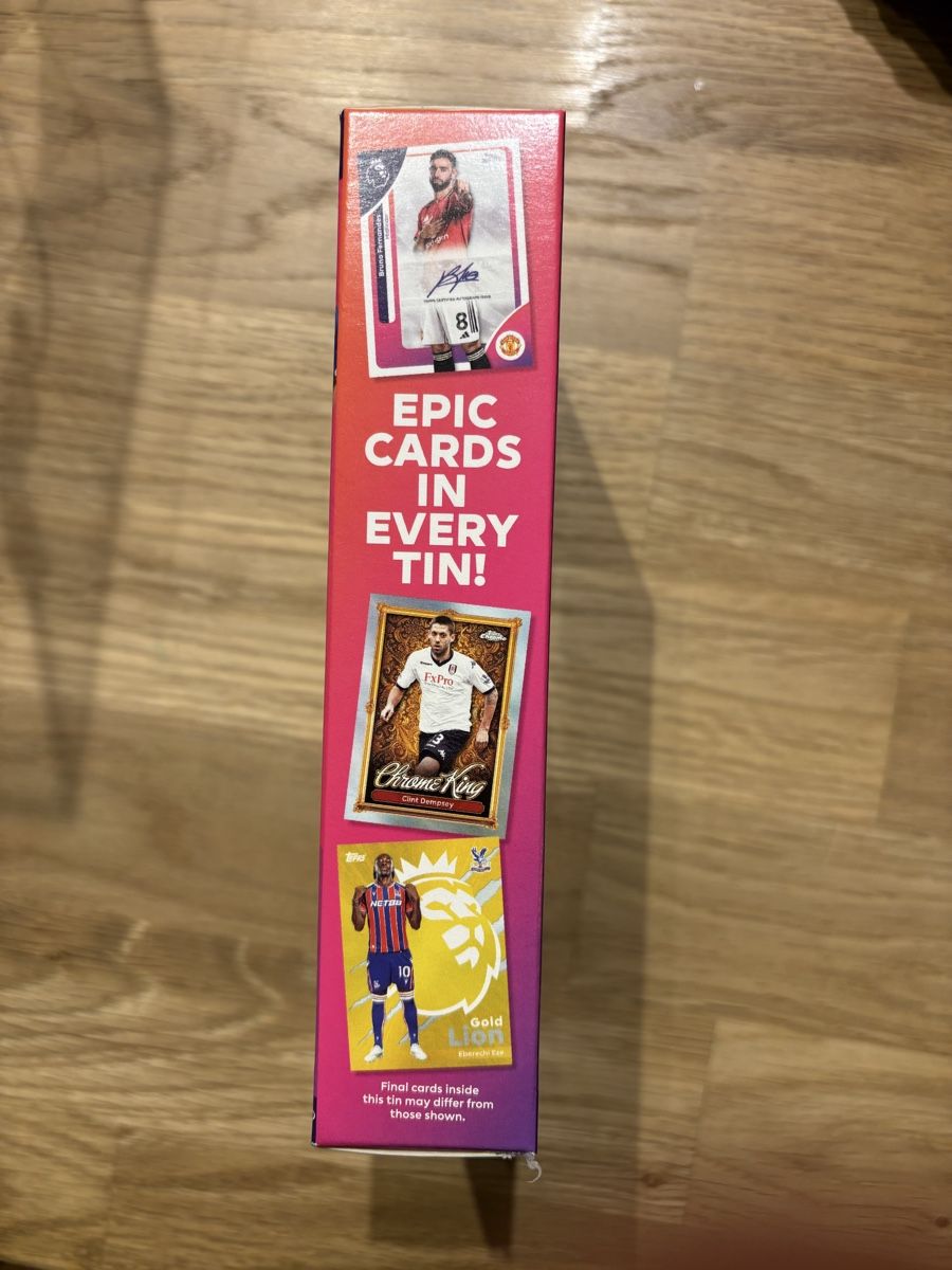 Topps Carte collezionabili: Topps 2026 Premier League, Mega Tin #1, Playercards – Nuovo e nell'imballaggio originale da Bassersdorf venduto da Cincinnati 2