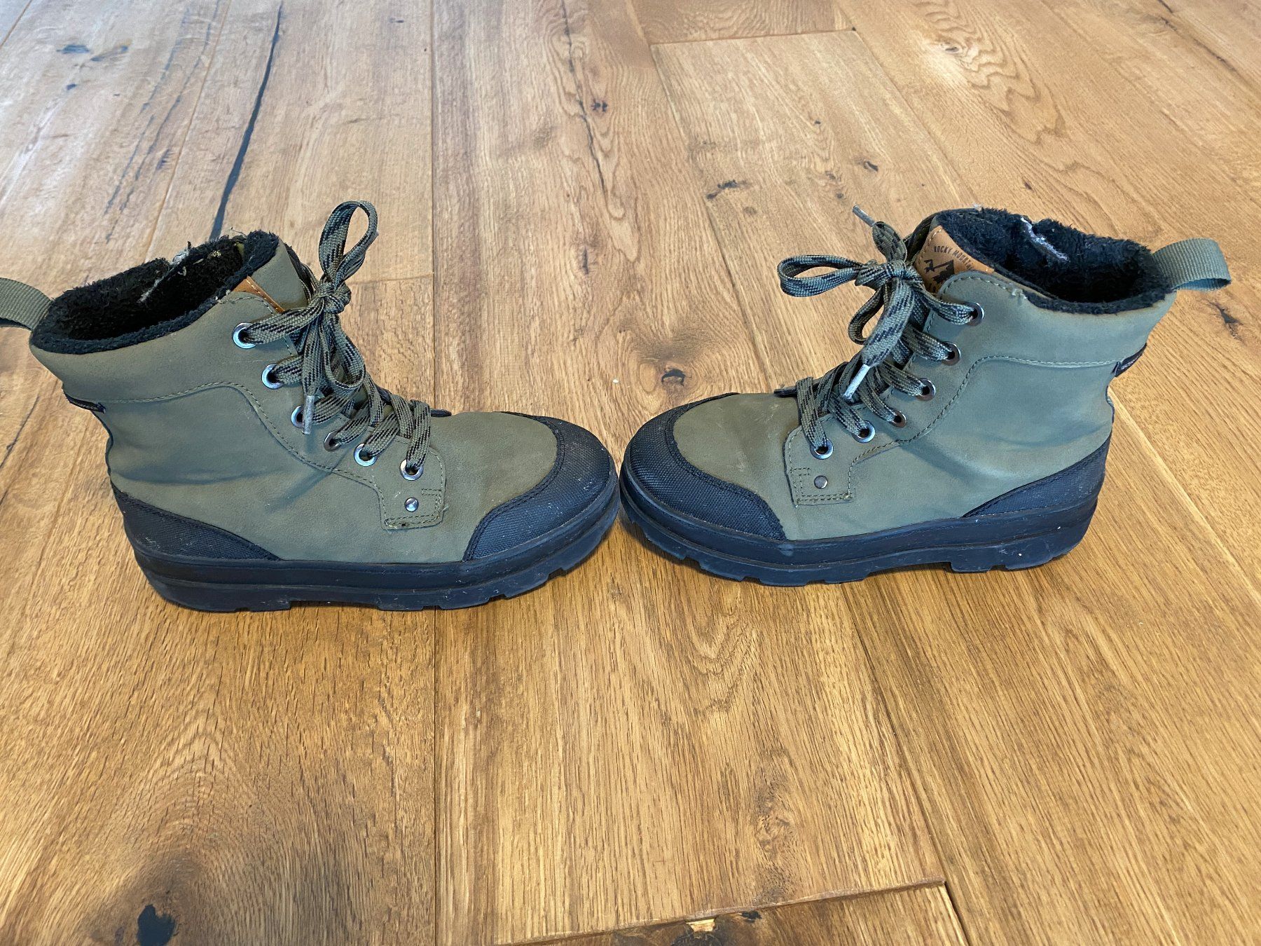 H&M Scarpe per ragazzi: Wasserdichte Boots H&M khakigrün Gr. 32 – Usato da Steinerberg venduto da luckyfin 2