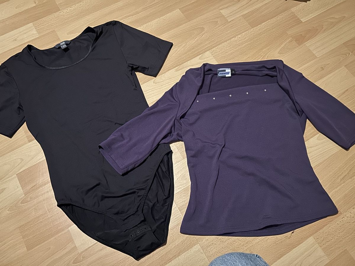 T-shirt: Oberteile, Gr. M, 2 Stk. – Usato da Hallwil venduto da Zoeizy