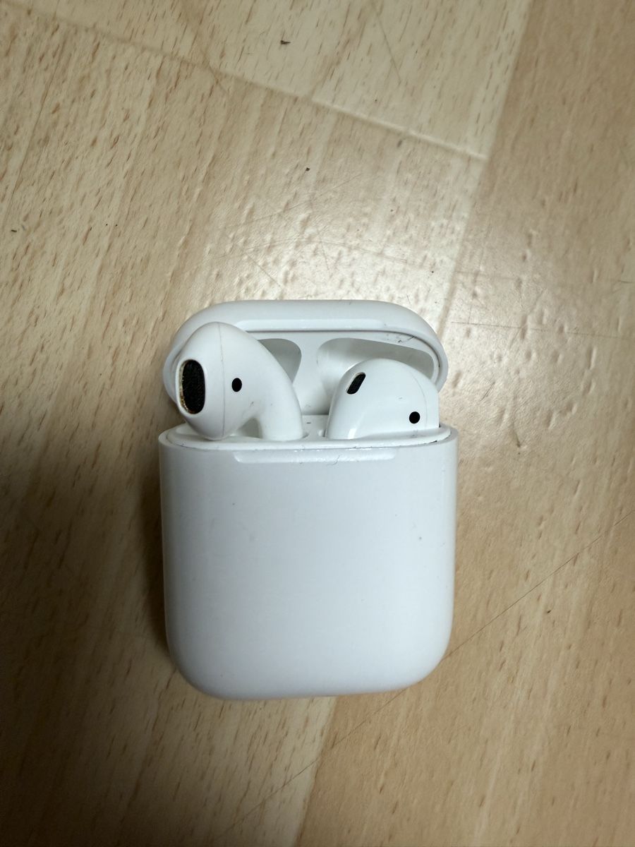 Apple Kopfhörer: Apple AirPods – Gebraucht aus Triesen von SwissSen
