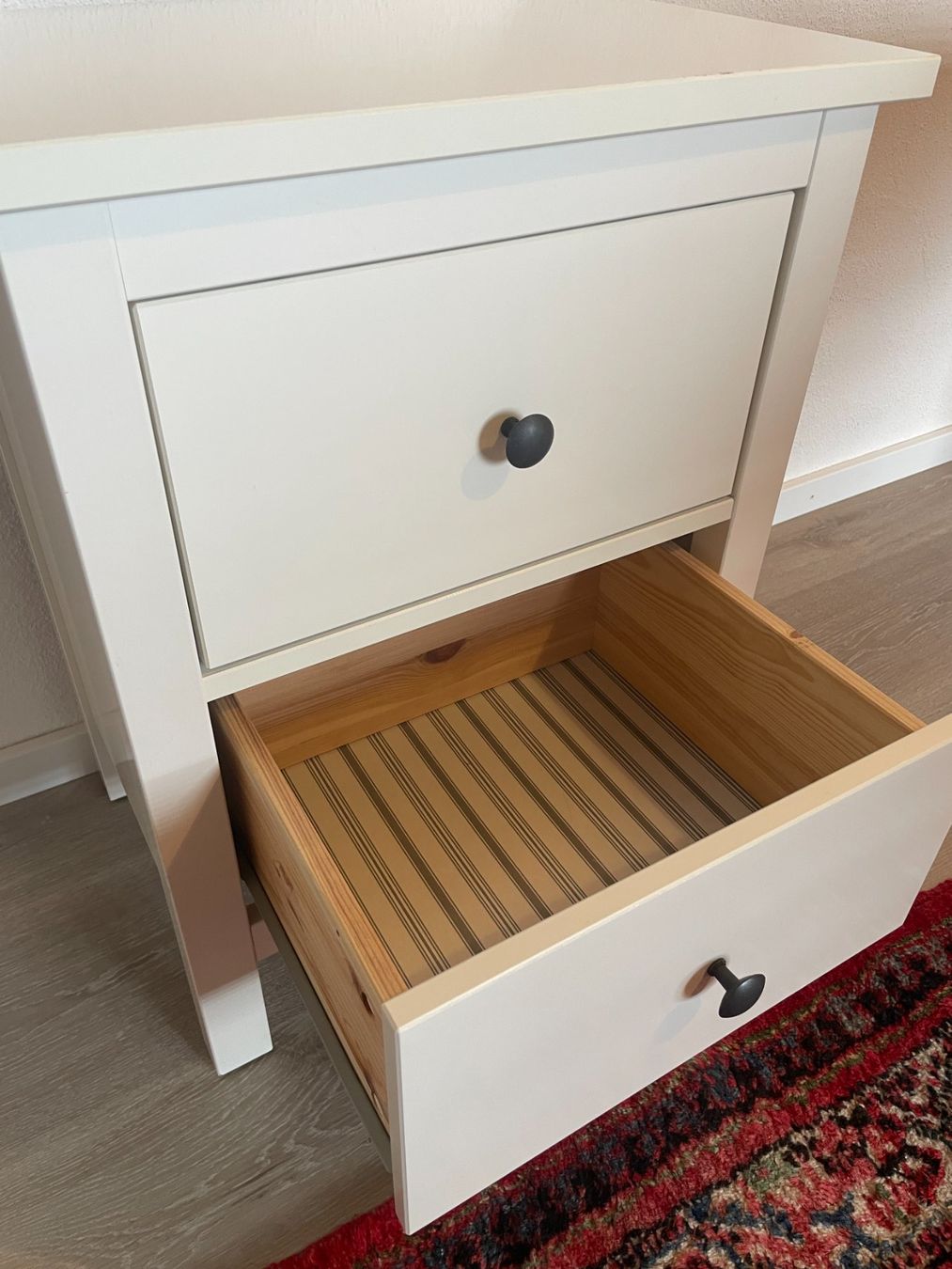Ikea Comodini: Weisser Nachttisch mit 2 x Schubladen – Usato da Schmerikon venduto da die_8b8m 4