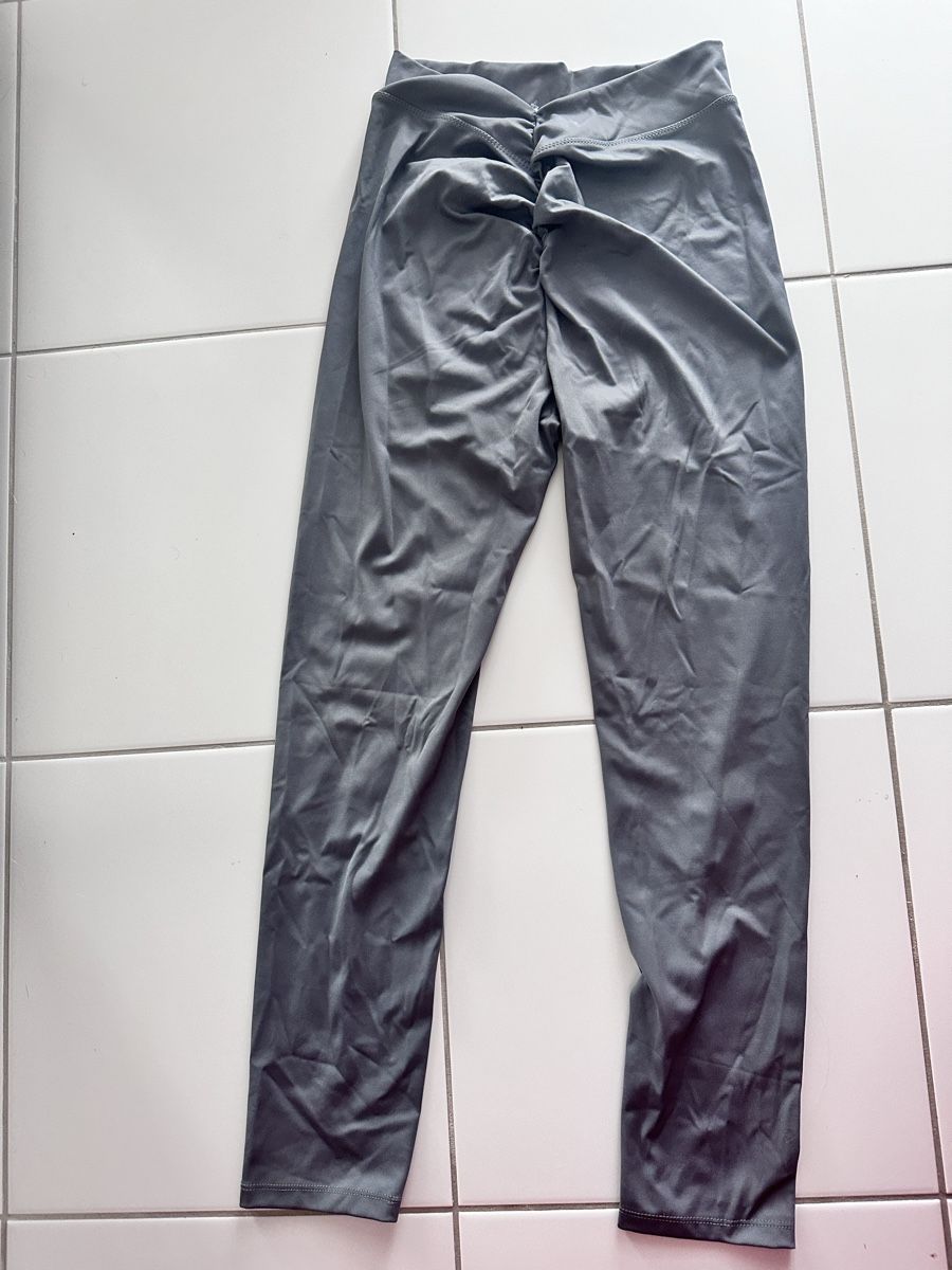 Shein Leggings: Graue Leggins🩶 – Gebraucht aus Winterthur von nik_pr58 2