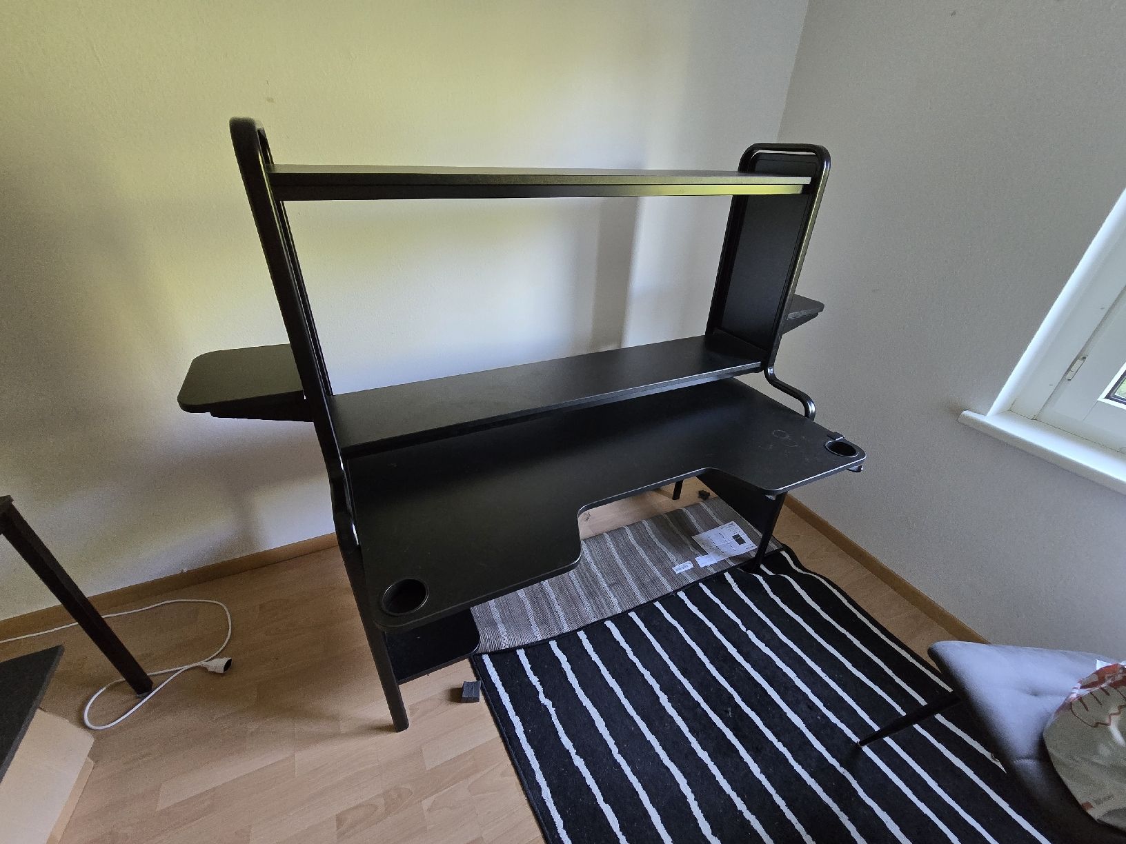 Schreibtische: Gamertisch von IKEA – Gebraucht aus St. Gallen von anomis_m 2