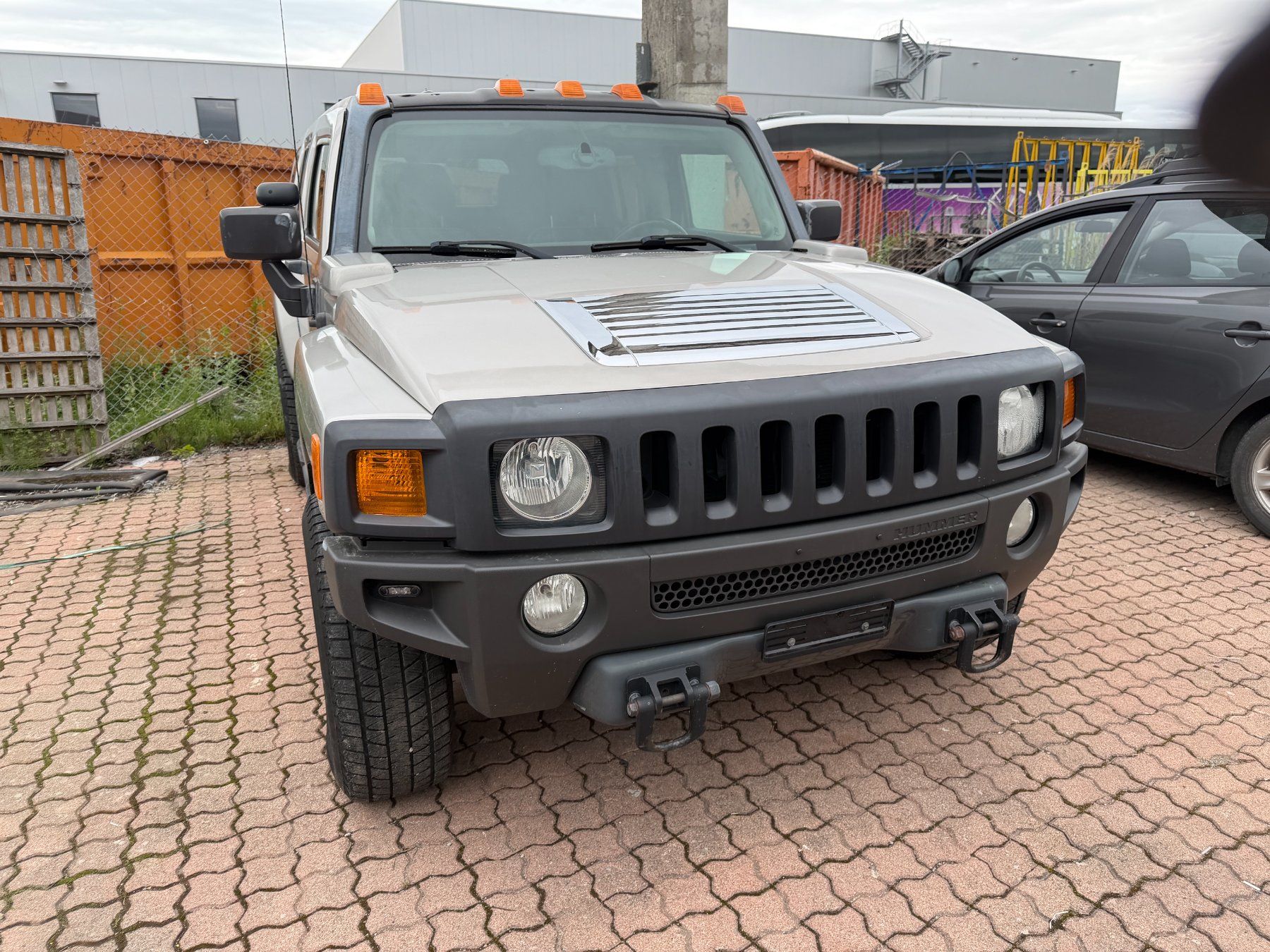 Hummer Automobili: HUMMER H3 – Usato da Avenches venduto da BOOTTRANSPORTE 1