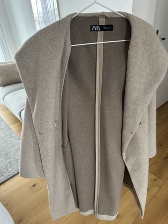 Zara Mantel mit Kapuze, Beige, Gr. M