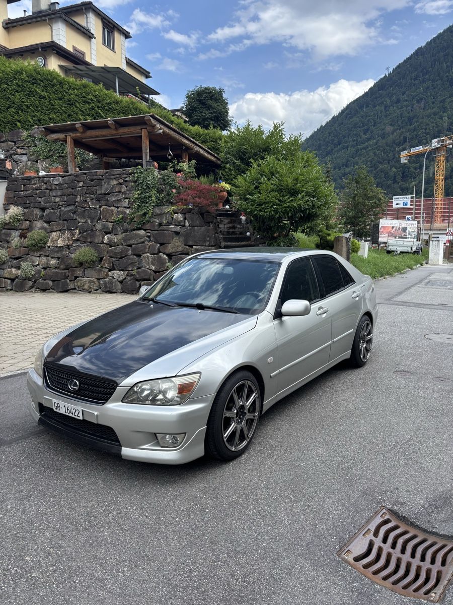 Lexus Autos: Lexus is200 – Gebraucht aus Chur von Giannilorenzo