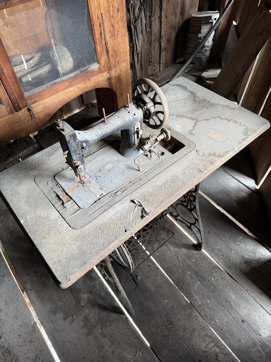 Macchine da cucire: Original-Victoria Nähmaschine – Usato da Savognin venduto da Tgeli 3